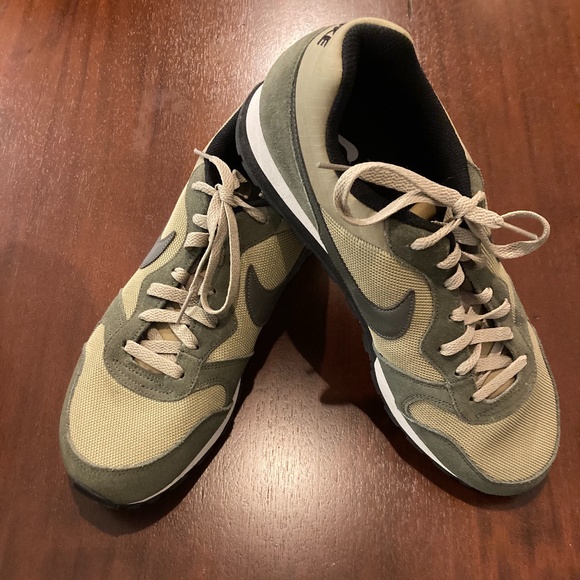 khaki md runner 2 trainers